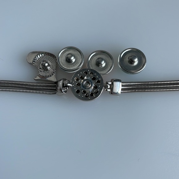 Snap/Button Bracelet - Picture 4 of 4